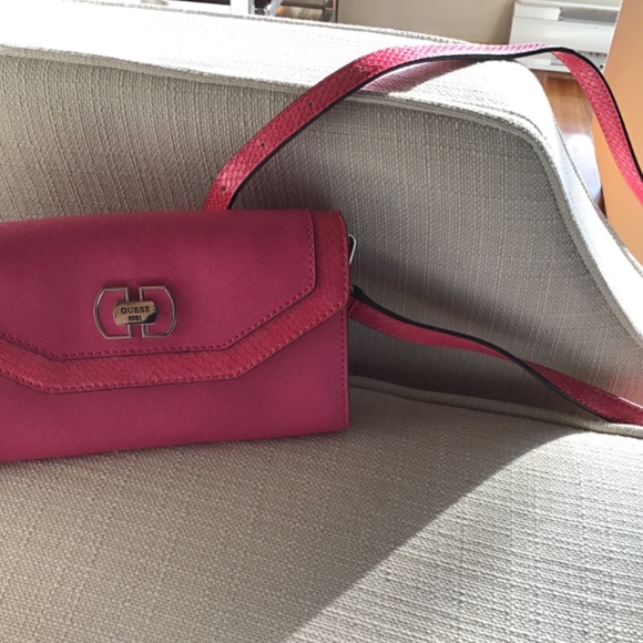 Guess purse/wallet - Picture 3 of 3